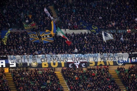 La curva dell'Inter contro Ronaldo: «Uomo di m.»