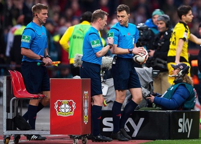 Bundesliga: Bayer Leverkusen-Borussia Dortmund 0-1, partita sospesa per 9 minuti