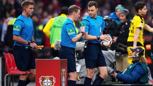 Bundesliga: Bayer Leverkusen-Borussia Dortmund 0-1, partita sospesa per 9 minuti