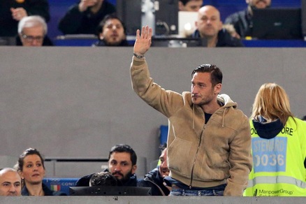 Totti all'Olimpico: «Alla Roma a vita ma se le strade...»