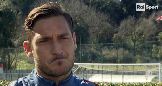 Caso Totti, sui social i tifosi della Roma spaccati