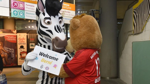 Champions League, Juventus-Bayern Monaco: incontro tra mascotte all’aeroporto