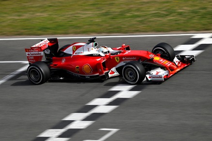 F1, Vettel domina la prima giornata di test