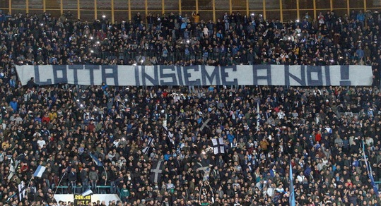 Serie A Napoli-Milan, incidenti prima del match: ferito un agente