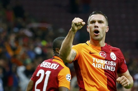 Podolski saluta il Galatasaray con una "manita"