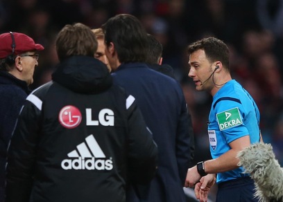 Bundesliga, Schmidt espulso non lascia il campo: 5 turni di stop