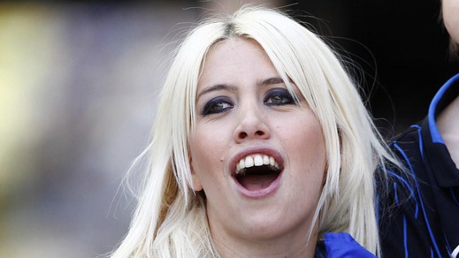 Wanda contro Maxi: vuole 50 mila euro per ogni foto dei figli con me e non paga alimenti da 16 mesi