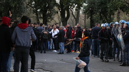 Galatasaray, denuncia e daspo per altri tre tifosi: avevano otto coltelli