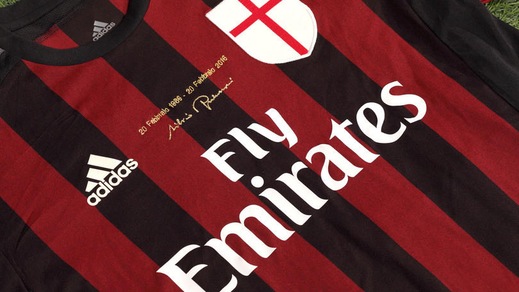 Milan, maglia speciale celebra i 30 anni di Silvio Berlusconi