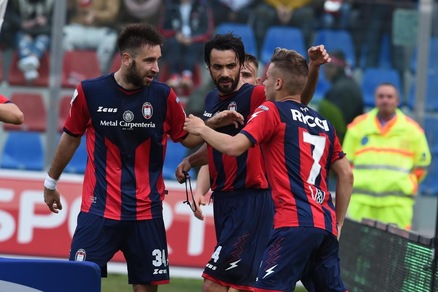 Serie B, 28ª giornata: Crotone-Vicenza 2-0, Pescara-Ascoli 2-2, Avellino-Livorno 2-1