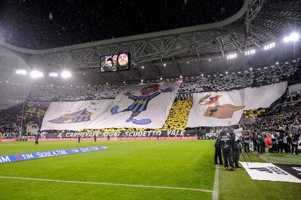 Juventus-Inter, la coreografia dello Stadium è sullo "scudetto di cartone"