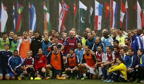 Fifa, Infantino gioca a pallone con Cannavaro e Seedorf