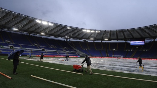 Serie A, Lazio-Sassuolo: ci sono i teloni all'Olimpico contro la pioggia