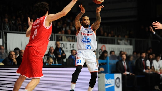 Basket Serie A, orgoglio Cantù con Hodge e Fesenko