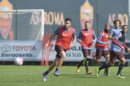 Roma, Pjanic e Nainggolan in gruppo. Strootman posta un video su facebook