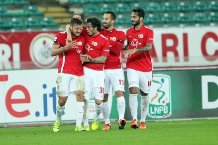 Serie B, Bari-Ternana 4-0: che poker al San Nicola