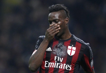AAA cercasi Balotelli. Fischiatissimo a San Siro, sempre più fuori dal Milan