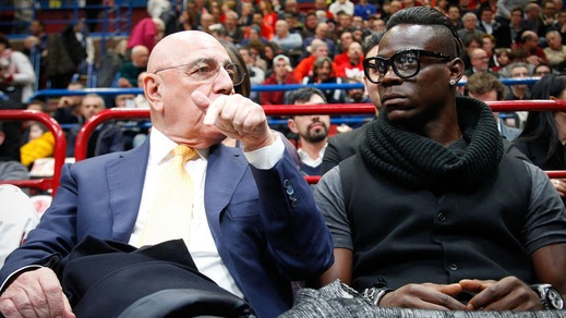 Serie A Milan, Galliani sta con Mihajlovic: «Balotelli deve fare di più»