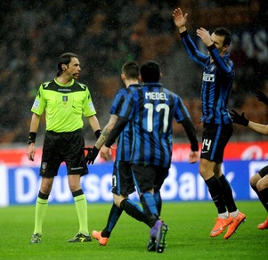 Inter-Juventus, la moviola: Medel-Hernanes era fallo. Rigore: Perisic in off side