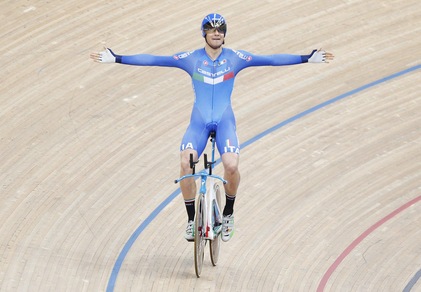 Ciclismo, mondiali su pista: a Ganna finale e record italiano