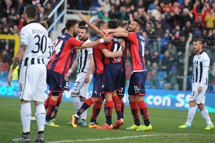 Serie B: Cagliari pari a Trapani, sorpasso del Crotone