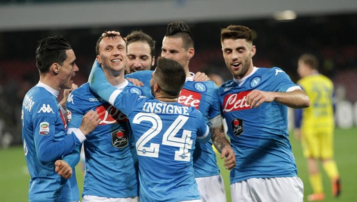 Napoli-Chievo 3-1: gli azzurri tornano a vincere e agganciano la Juventus