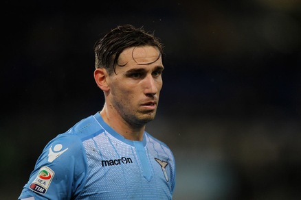 Serie A Lazio, i tifosi contestano: Biglia chiede scusa