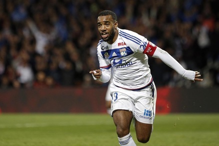 Ligue 1, Lione-Guingamp 5-1: Lacazette show, che doppietta!