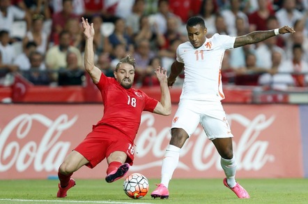 Calciomercato Inter, Erkin firma per 3 anni. Via Santon e D'Ambrosio