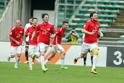 Serie B, Bari-Pro Vercelli 6-2: goleada al San Nicola