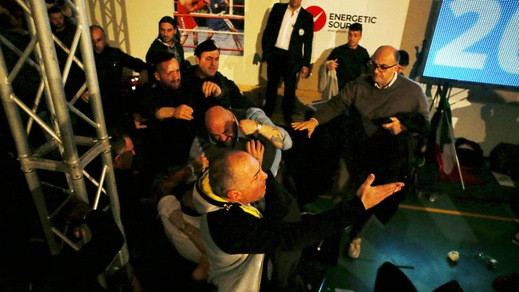 Pugilato, rissa incredibile alla fine del match tra Ricci e Demchenko