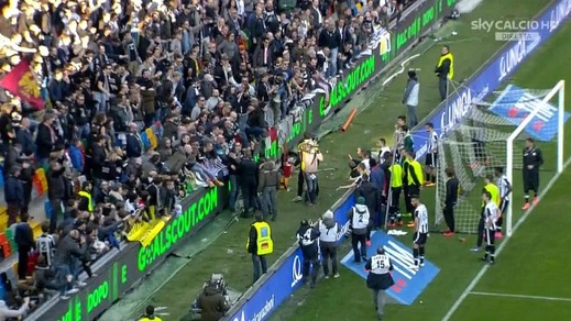 Udinese, tensione alla fine del match: tifosi contro la squadra