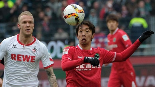 Bundesliga, Hannover-Colonia come Genoa-Siena. Gli ultras: «Via le maglie». I calciatori eseguono