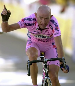 Pantani, il Gip di Rimini archivia l'inchiesta bis sulla morte del ciclista
