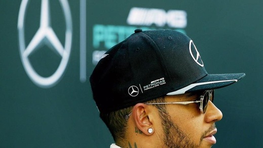 F1, selfie su un Harley: polizia indaga su Hamilton