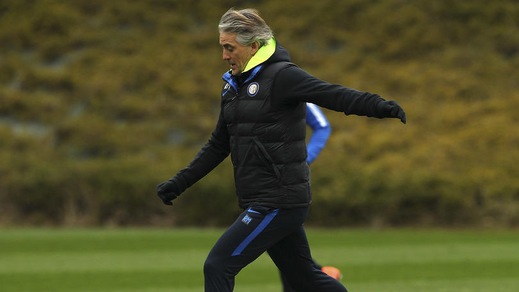 Inter, allenamento ad Appiano. Mancini corre verso la Roma