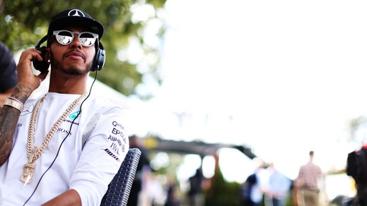 F1, Hamilton non si fida: «Ferrari ha asso nella manica»