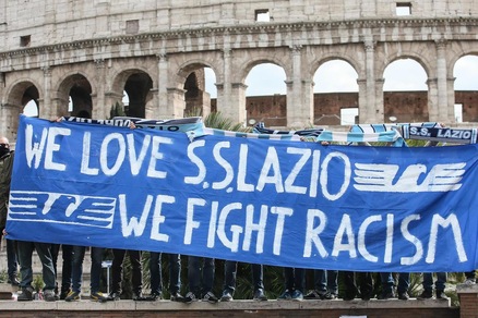I tifosi della Lazio non ci stanno: flash mob contro il razzismo