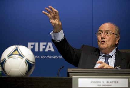 Fifa, bilancio in rosso: lo stipendio di Blatter era di quasi 3,5 milioni di euro all'anno