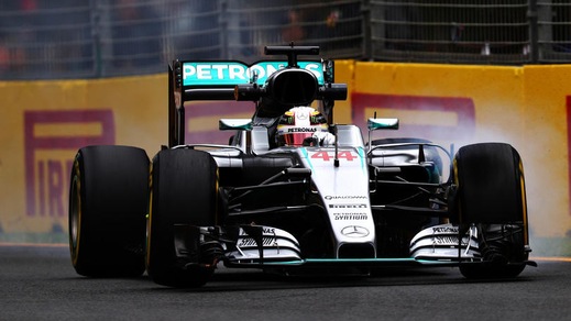 F1 Australia, Hamilton spinge nelle libere sotto al diluvio