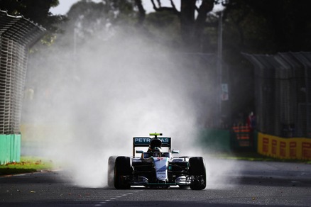 GP Australia, la pioggia frena l'esordio, Hamilton 1° nelle FP2