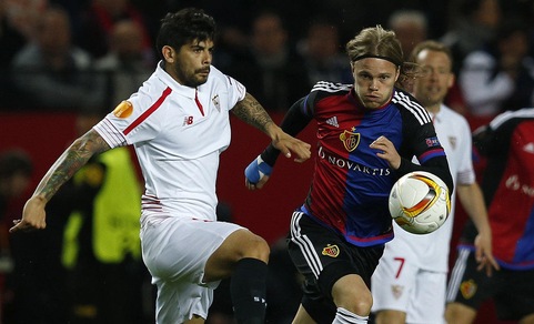 Banega paga 1,2 milioni per andare all'Inter. Accordo con il Siviglia