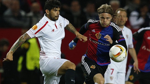 Banega paga 1,2 milioni per andare all'Inter. Accordo con il Siviglia