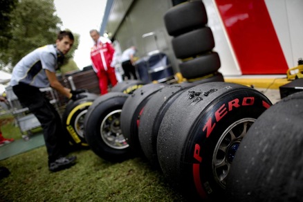 F1, Pirelli comunica le scelte dei piloti per il Bahrein