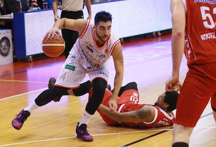 Basket Serie A, Reggio aggancia il primato