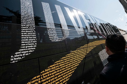 Torino-Juventus: tifosi prendono a sassate il pullman bianconero