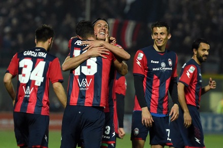 Serie B, Il Crotone torna primo: 4-2 show al Pescara