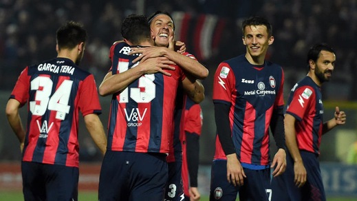 Serie B, Il Crotone torna primo: 4-2 show al Pescara