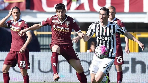 Torino-Juventus, Lichtsteiner simula, ma la scampa. Ci vuole la prova tv