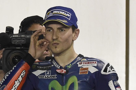 Ecco perché Lorenzo si cuce la bocca